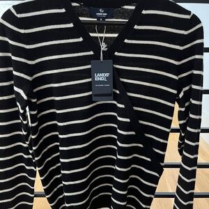 NWT Lands' End women CASHMERE Black and White V-Neck Sweater